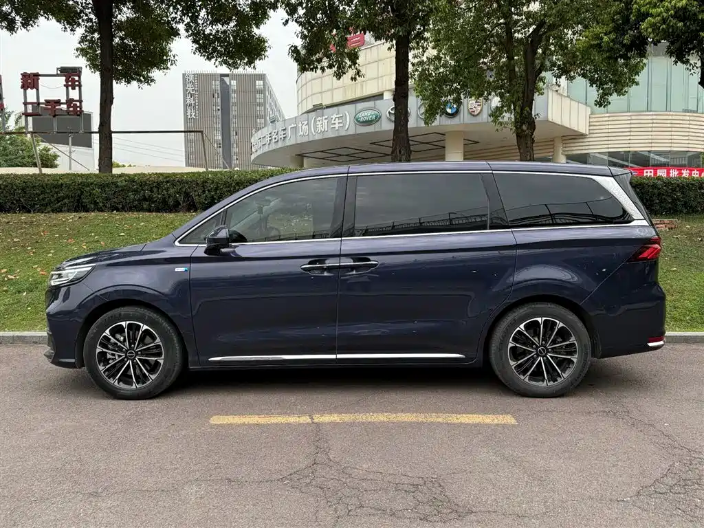 Roewe iMAX8 2021