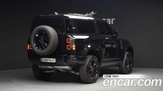 Land Rover Defender 2024