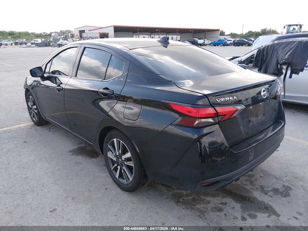 Nissan Versa 2021