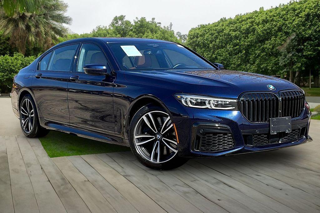 BMW 750 2022