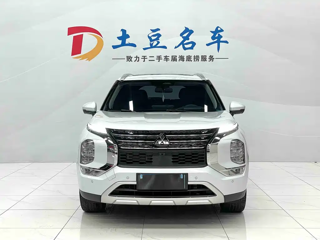 Mitsubishi Outlander 2023