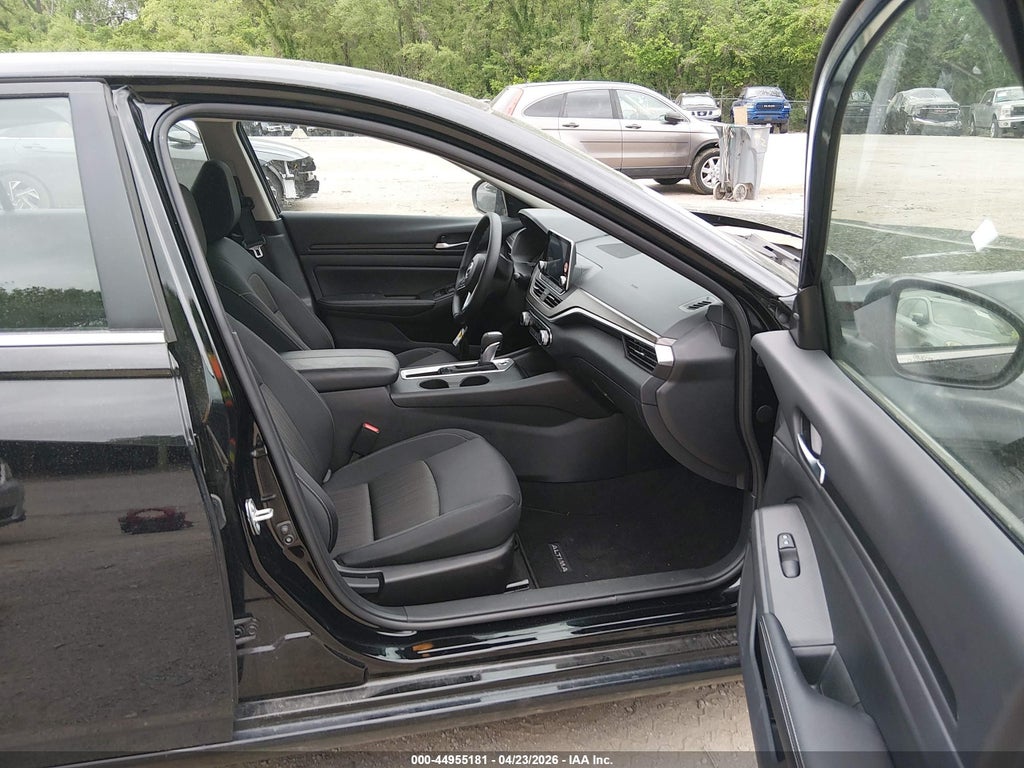 Nissan Altima 2025