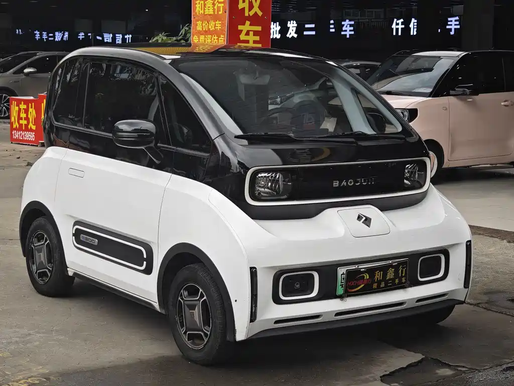 Baojun E300 2021