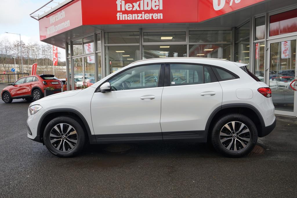 Mercedes-Benz GLA 200 2022