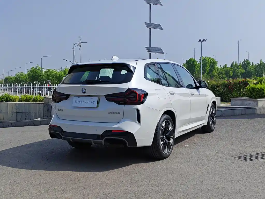 BMW iX3 2023