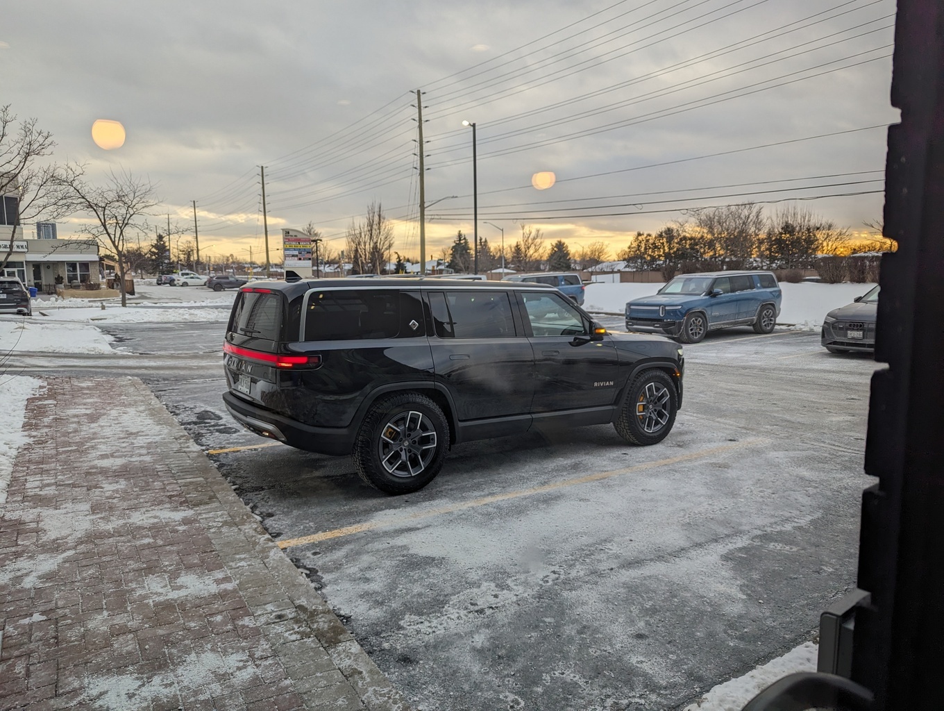 Rivian R1S 2023
