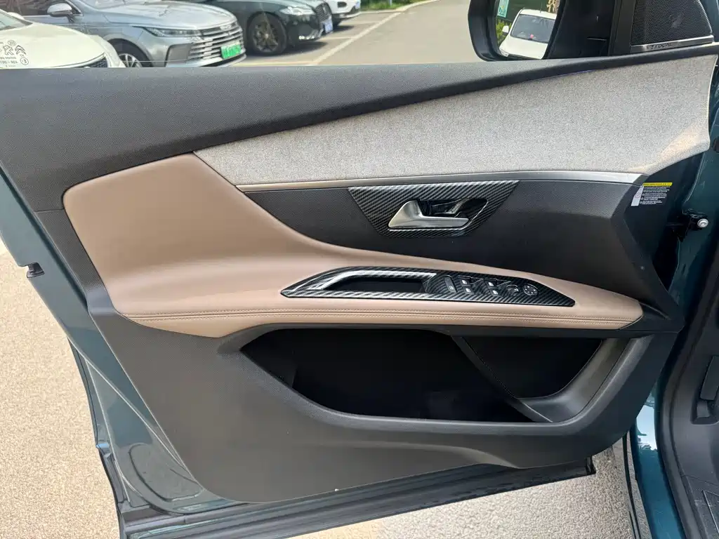 Peugeot 5008 2021