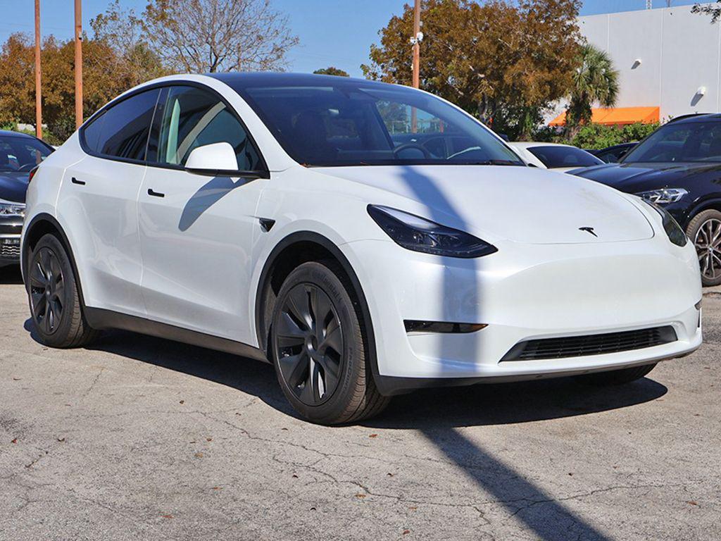 Tesla Model Y 2025