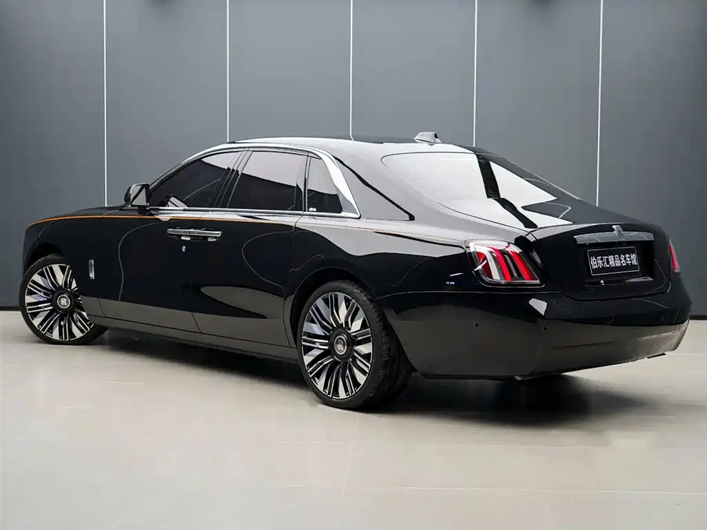 Rolls-Royce Ghost 2025