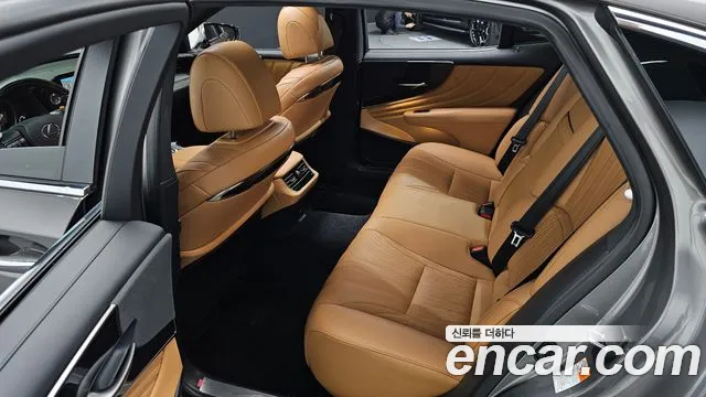 Lexus LS 2022