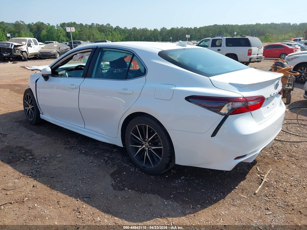 Toyota Camry 2021