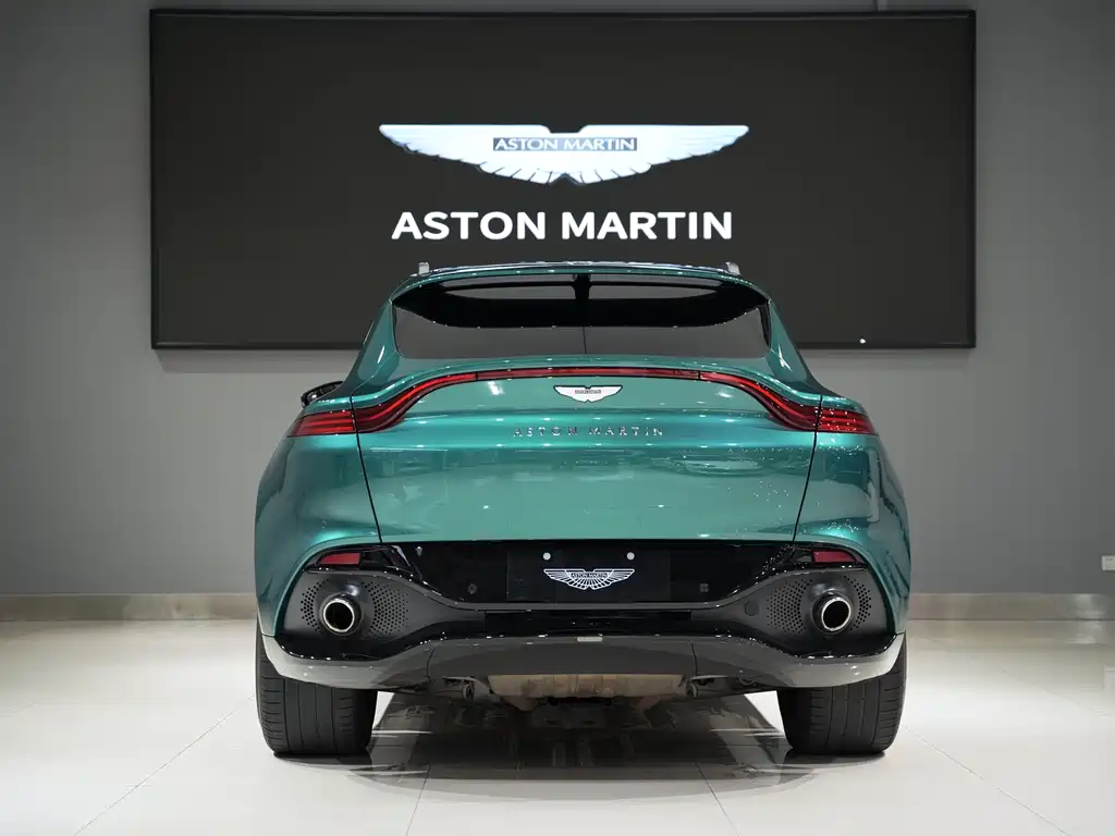 Aston Martin DBX 2023
