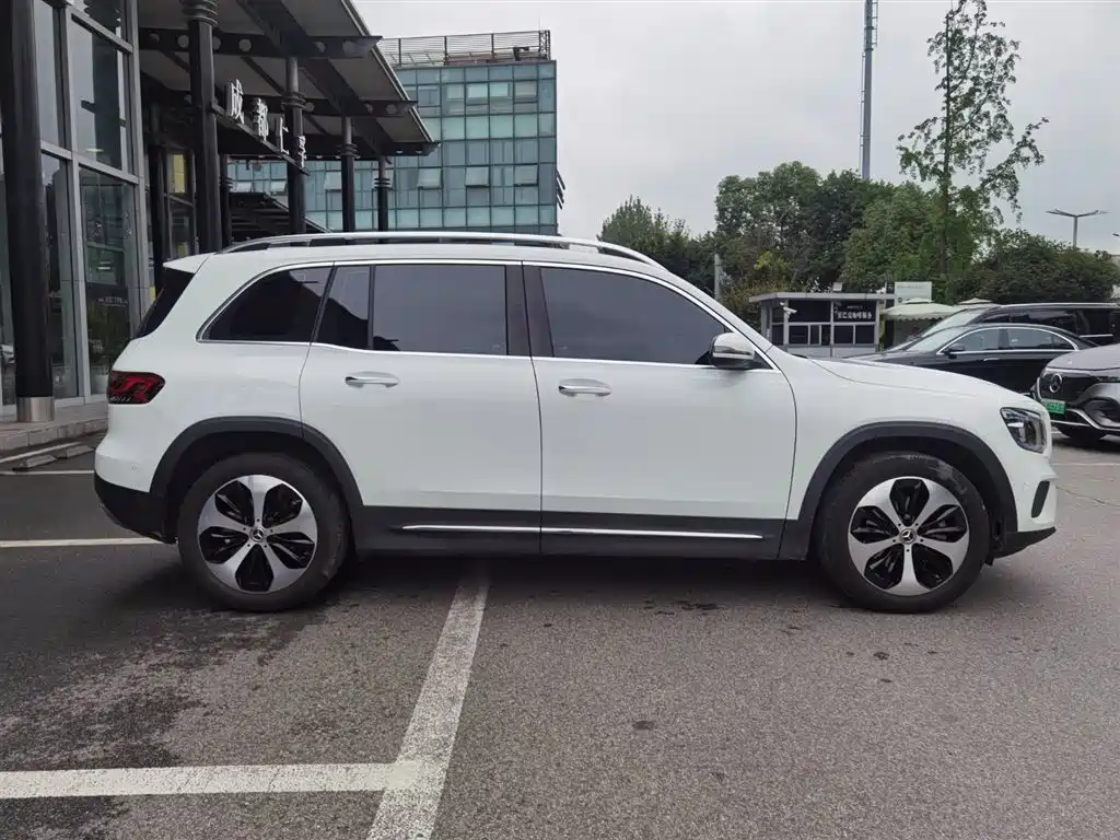 Mercedes-Benz GLB 2023