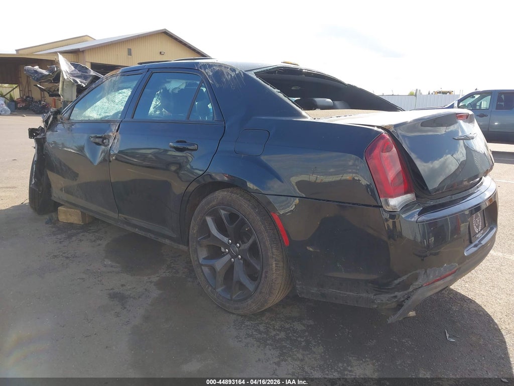 Chrysler 300 2021