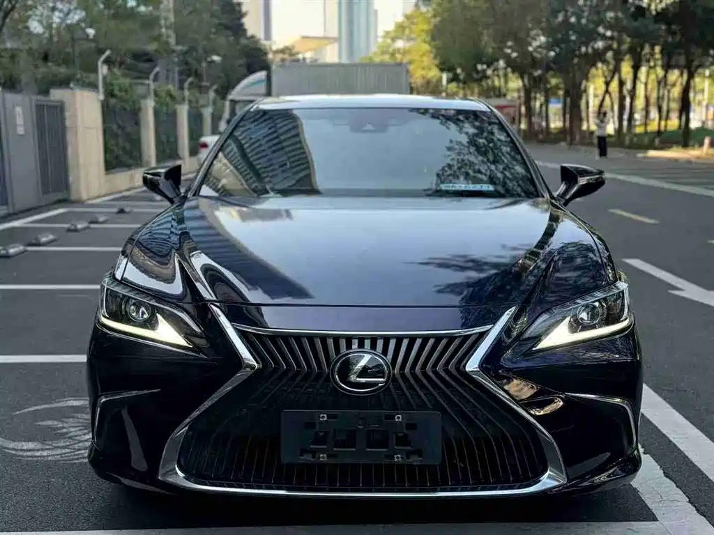 Lexus ES 2021