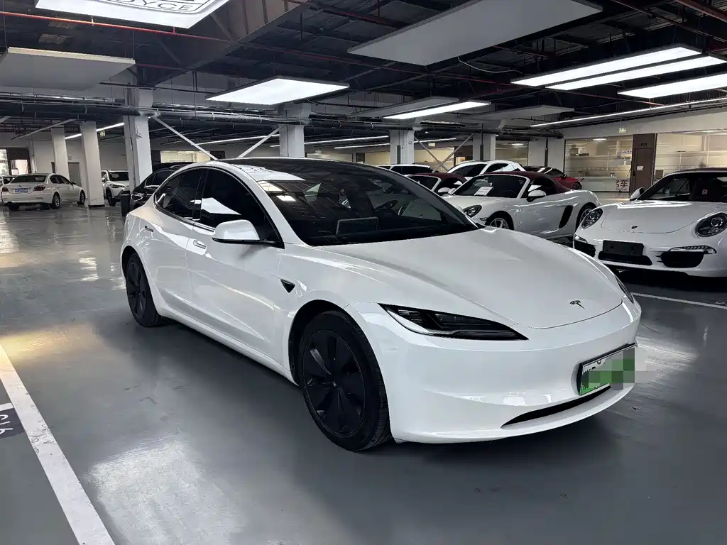 Tesla Model 3 2024