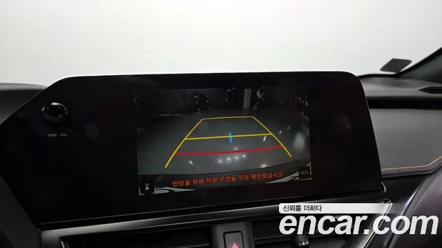Lexus UX 2024
