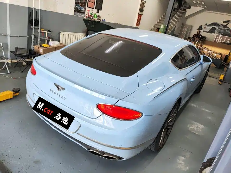 Bentley Continental 2021