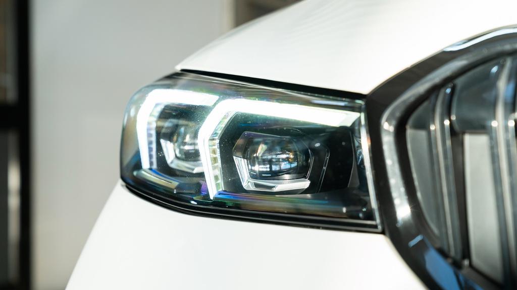 BMW 330 2023