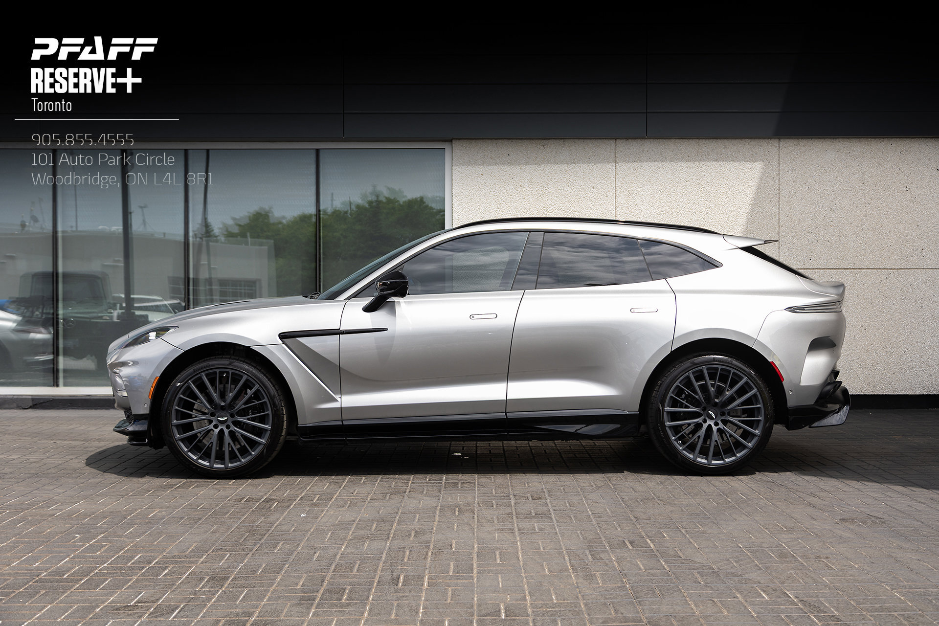 Aston Martin DBX 2023