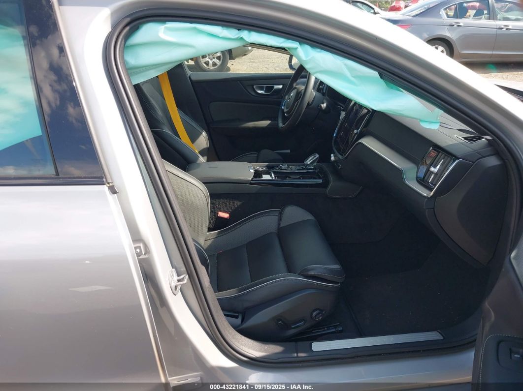 Volvo V60 2024