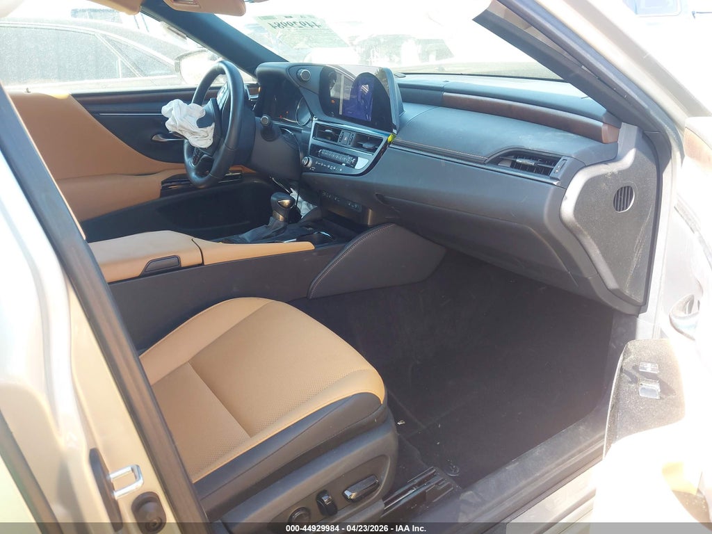 Lexus ES 2025
