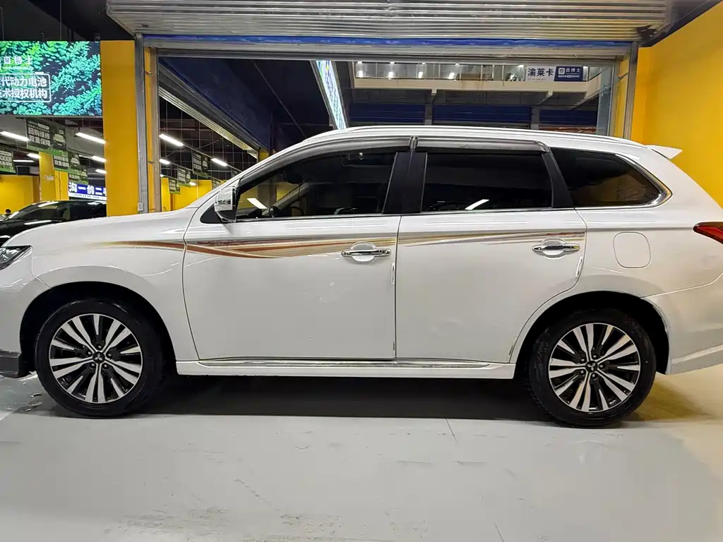 Mitsubishi Outlander 2021