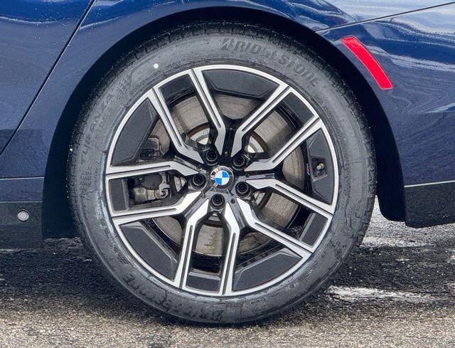 BMW 760 2023