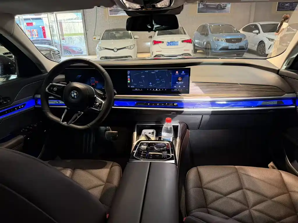 BMW i7 2024