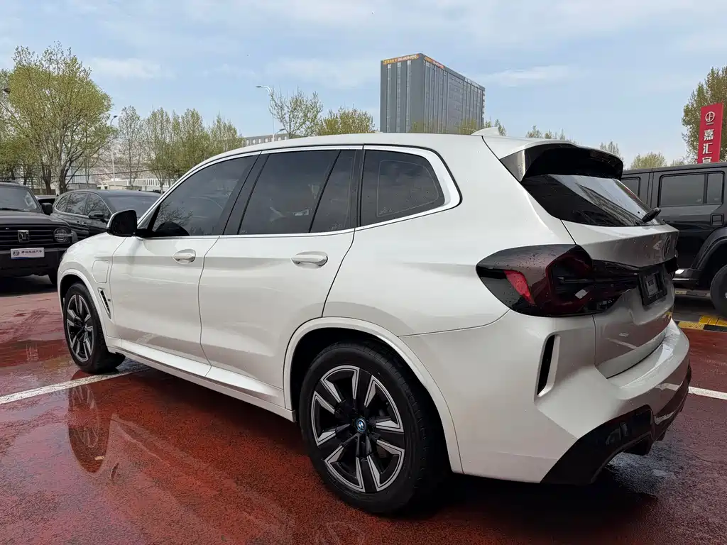 BMW iX3 2023