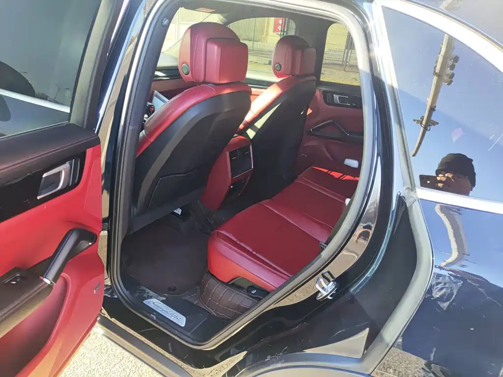 Porsche Cayenne 2022