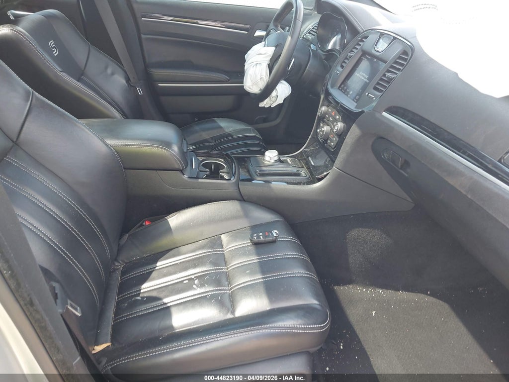 Chrysler 300 2023