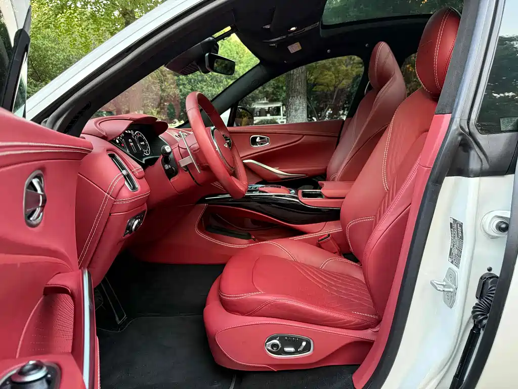 Aston Martin DBX 2022