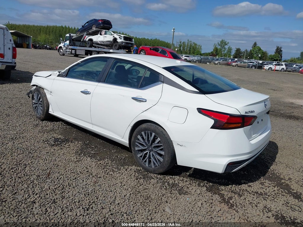 Nissan Altima 2025