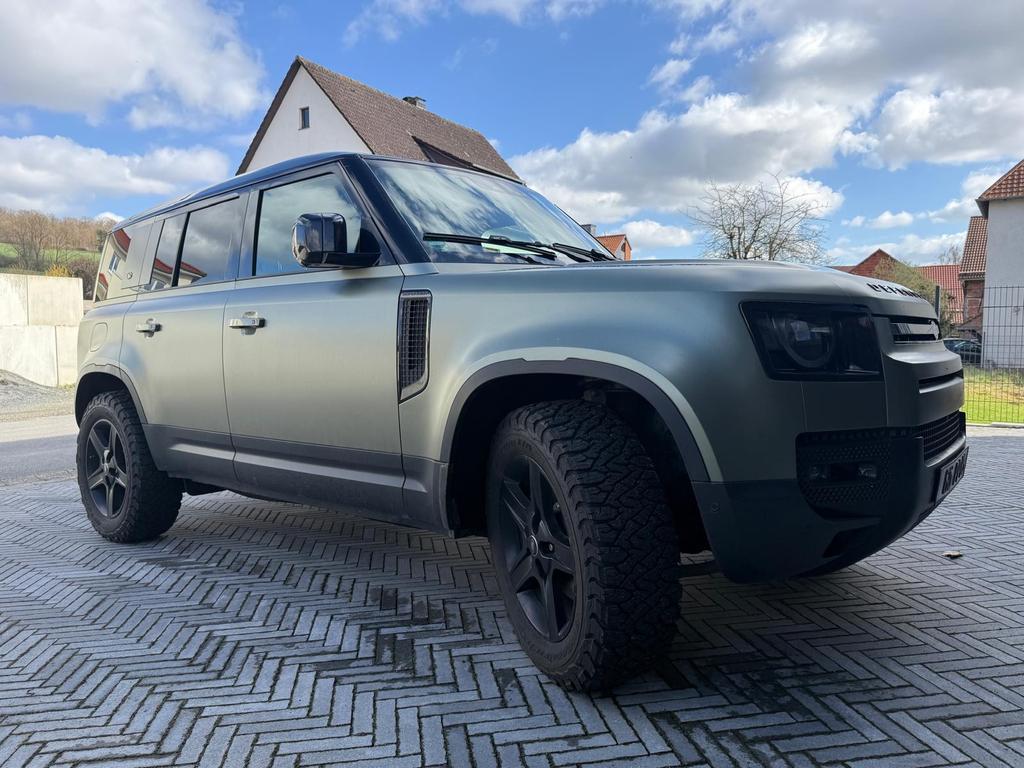Land Rover Defender 2021