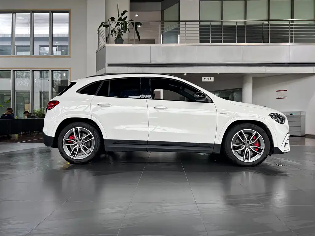 Mercedes-Benz GLA AMG 2025