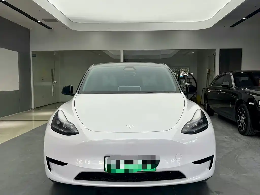 Tesla Model Y 2025
