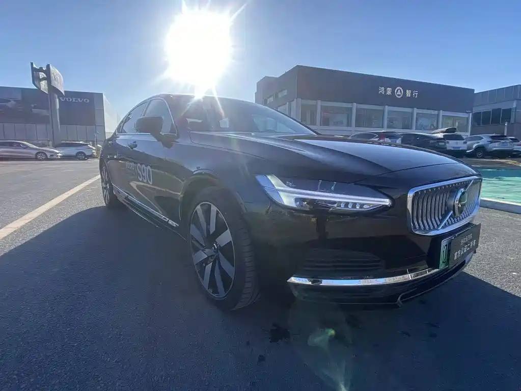 Volvo S90 2025