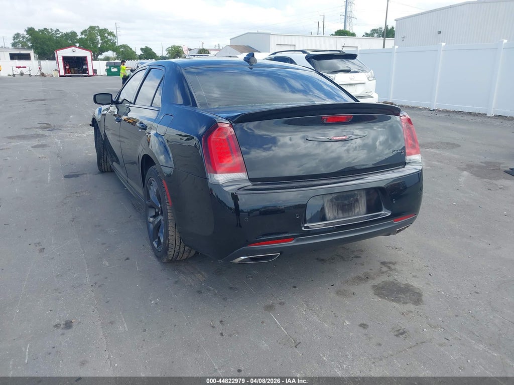 Chrysler 300 2022