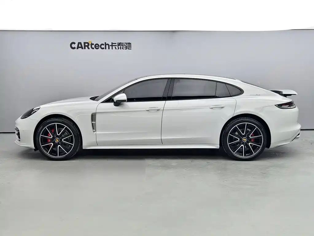 Porsche Panamera 2021