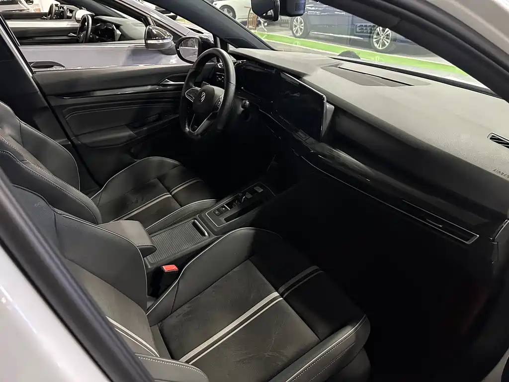 Volkswagen Golf 2023