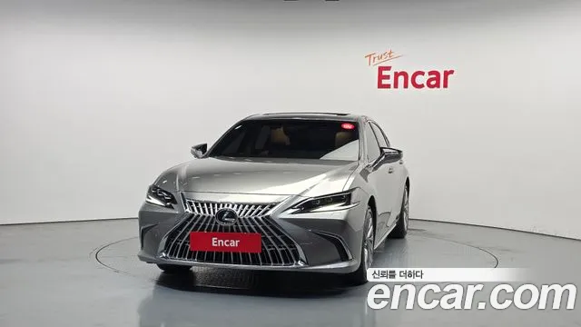 Lexus ES 2025
