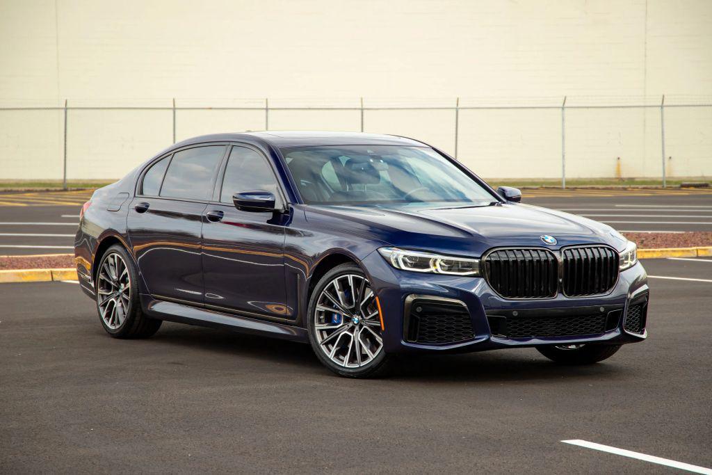 BMW 750 2022