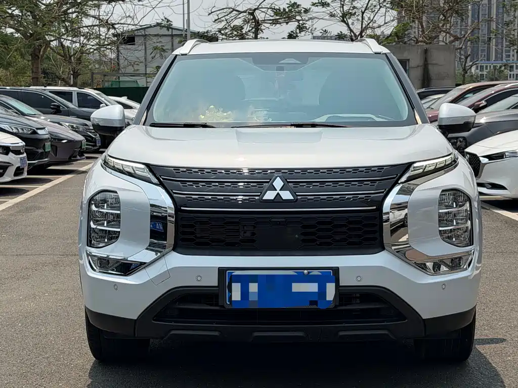 Mitsubishi Outlander 2023