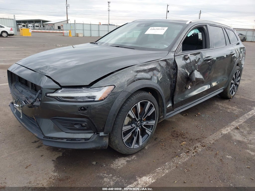 Volvo V60 Cross Country 2022