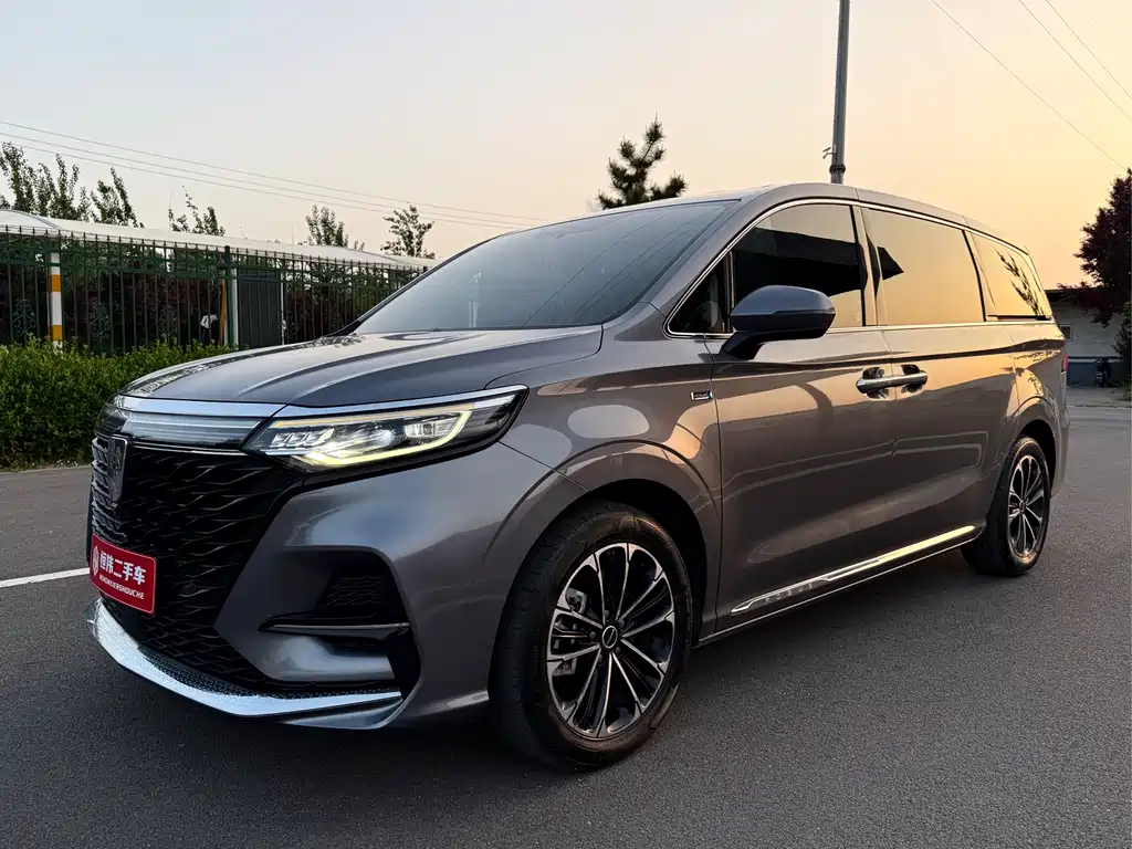 Roewe iMAX8 2022