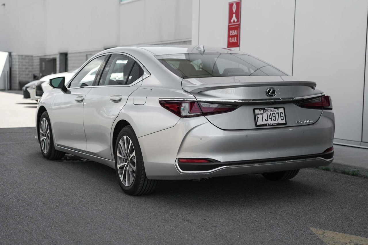 Lexus ES 2025