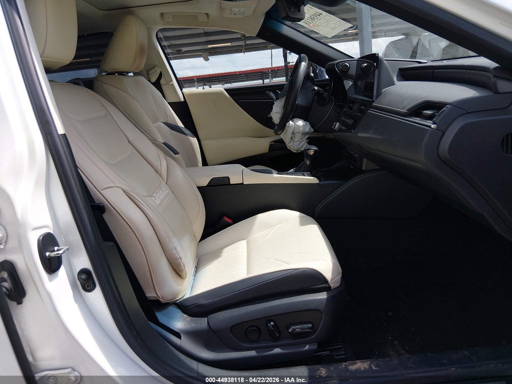 Lexus ES 2022