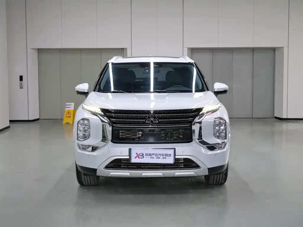 Mitsubishi Outlander 2023