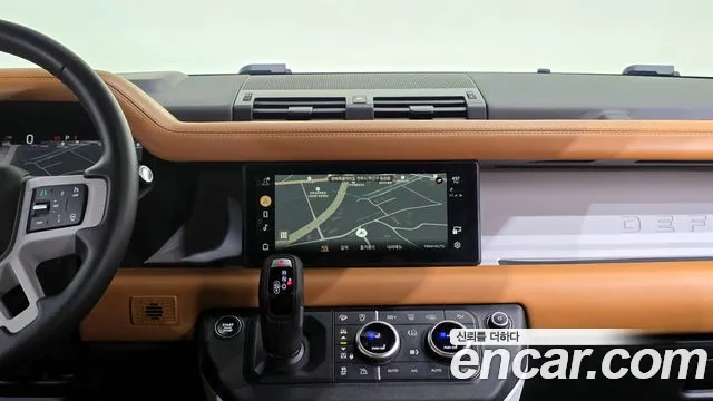 Land Rover Defender 2024